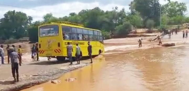 كينيا.. مصرع 18 شخصا جراء سقوط حافلة في نهر